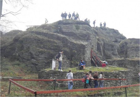 Historické hradisko na vrchole Sitna